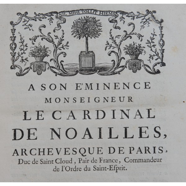 Un écolier montre une calculatrice Portrait d'un garçon drôle et mignon d'une dizaine d'années Un écolier montre une calculatrice Portrait d'un garçon drôle et mignon d'une dizaine d'années